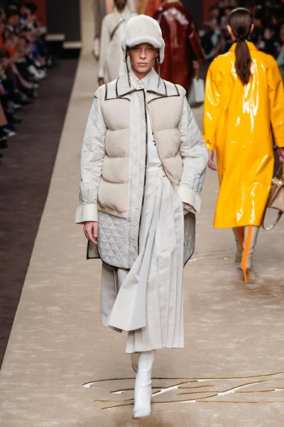 Look 19